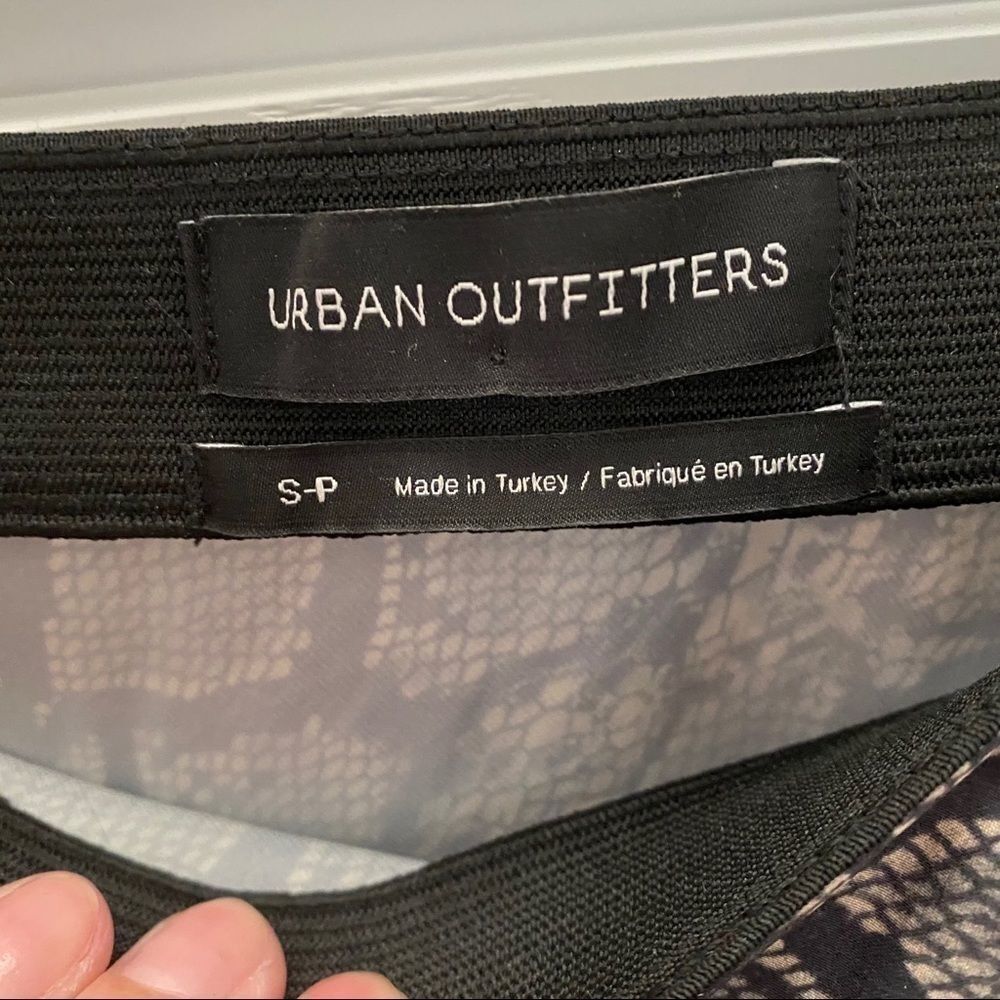 Urban Outfitters Rowan Silky Slip Skirt in Grey Beige Black Animal Print Size S - Picture 9 of 11